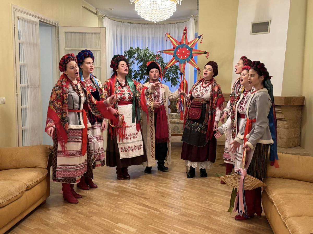 Колядники завітали до Посольства України