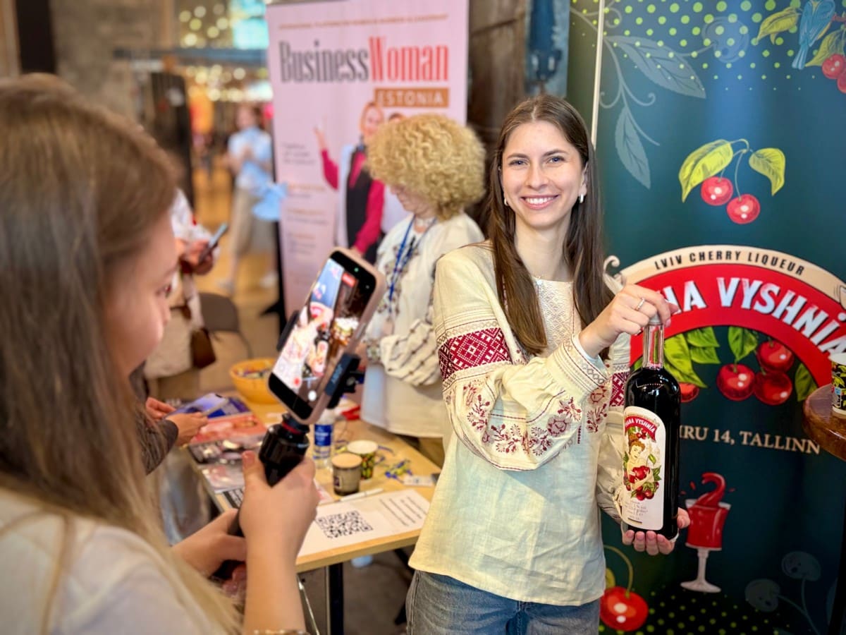 Ділимося ще однією великою серією фото зі “Вишиванка обʼєднує — Rahvustikand Ühendab” smART fest 2026