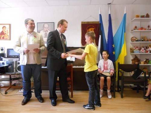 В українській школі “Надія” пролунав останній дзвінок
