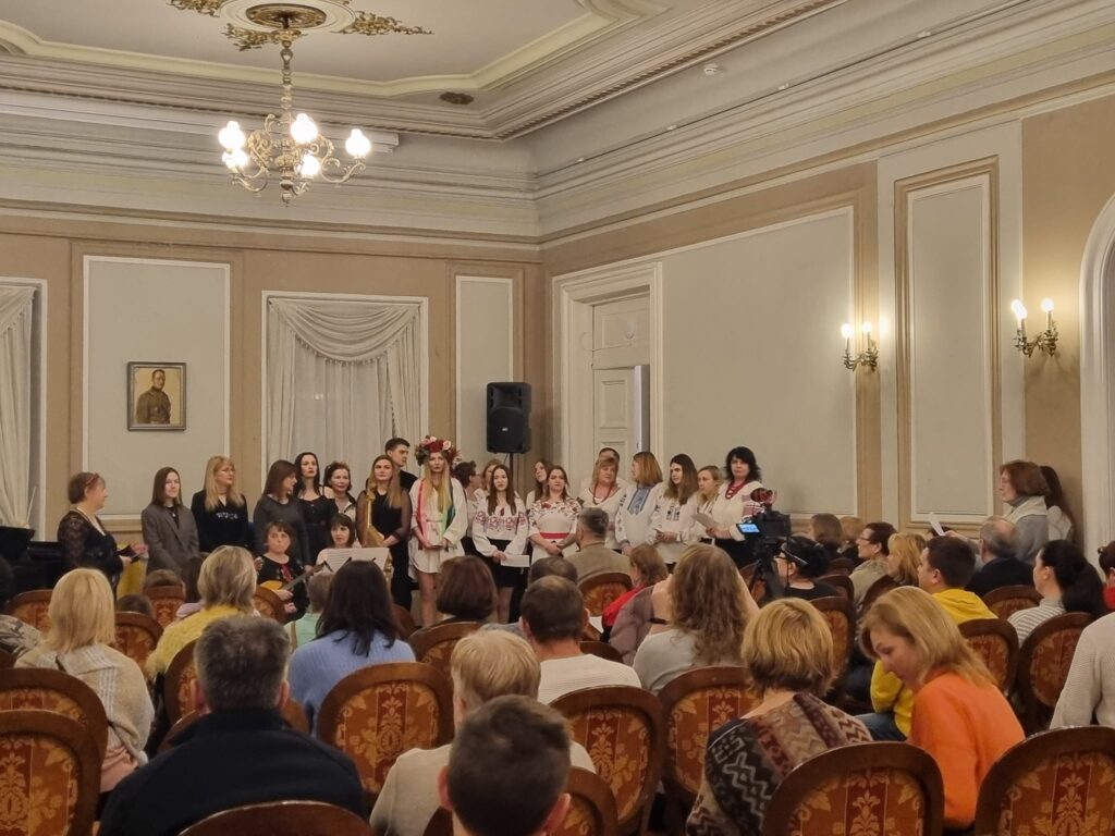 Сердець  наших  струни.