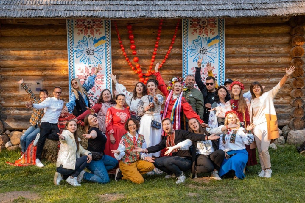 Запрошуємо до  співпраці.